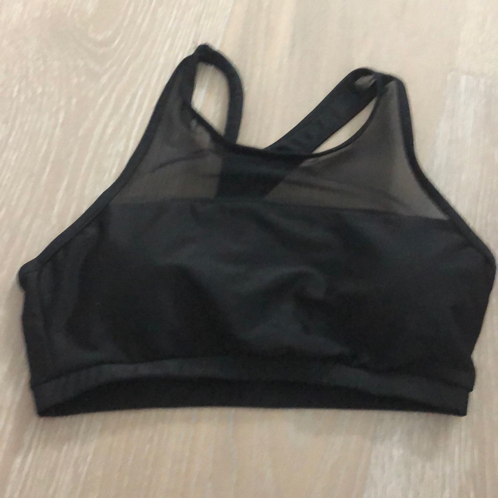 Black sports bra